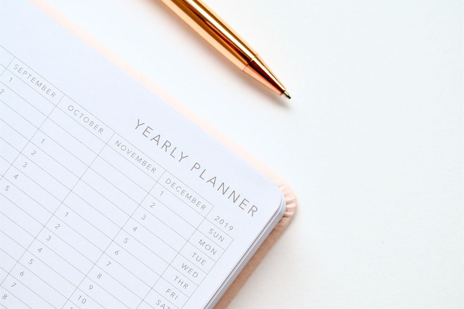 Livrables d'une stratégie de communication : ligne éditoriale, plan annuel, calendrier